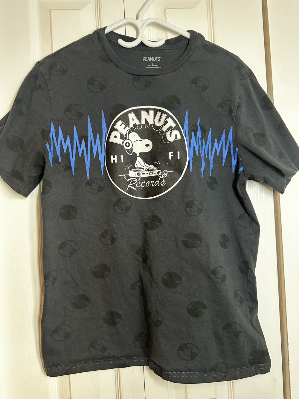 Peanuts Black Tee with Blue Waveform Snoopy Graphic #67